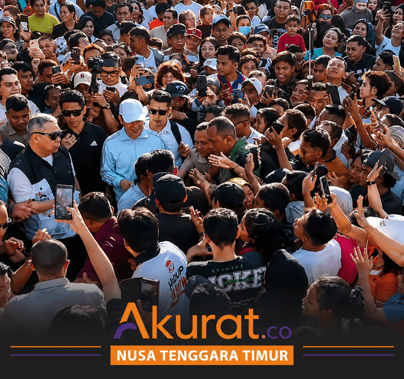 Jokowi Dikerumuni Warga di CFD El Tari -Kupang, Minta Swafoto dan Salaman