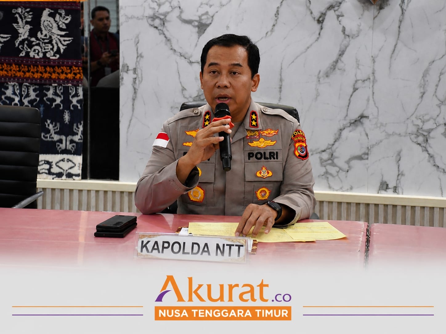 Polisi Buka Akses ke Tiga Desa di Manggarai Yang Terisolir Longsoran Gempa