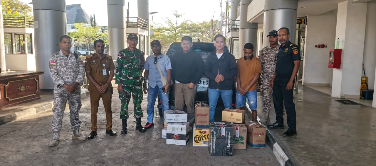 Sejumlah Produk Miras Bermerk & Bahan Makanan Dari Timor Leste Diamankan Satgas Citarum BAIS TNI di PLBN Mota'ain