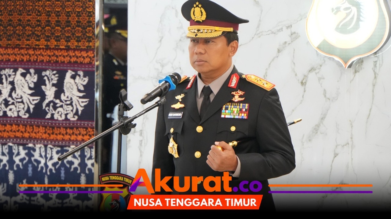 Berprestasi Harumkan Nama Institusi, Kapolda NTT Berikan Penghargaan kepada 74 Personel